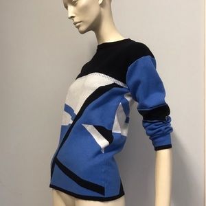 Gorgeous Sweater Size M